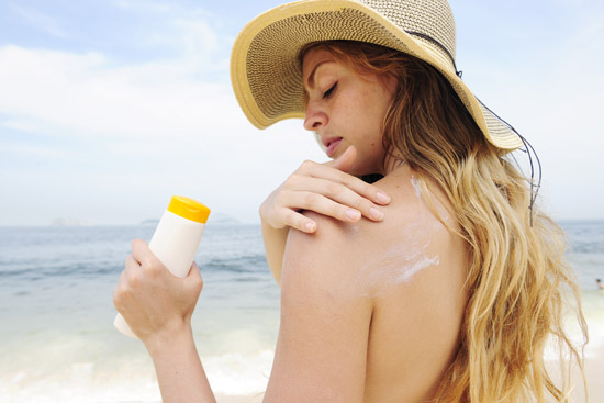 Kem chống nắng gây mủ và đau rát ở vùng da có lông