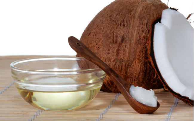 cách trị thâm môi bằng dầu dừa